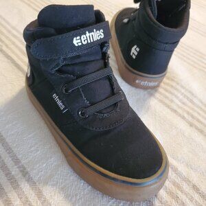 KIDS ETNIES NWOT hightop black/Gum sole kids Size 10